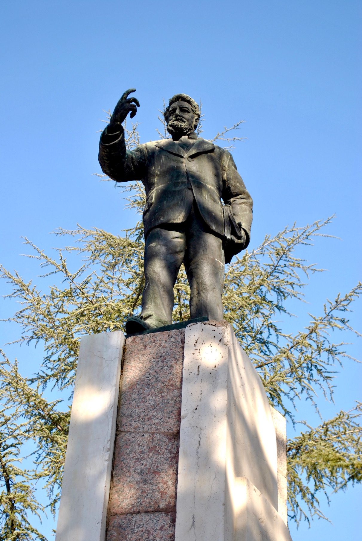 Leonardo Bianchi's monument 4.jpg